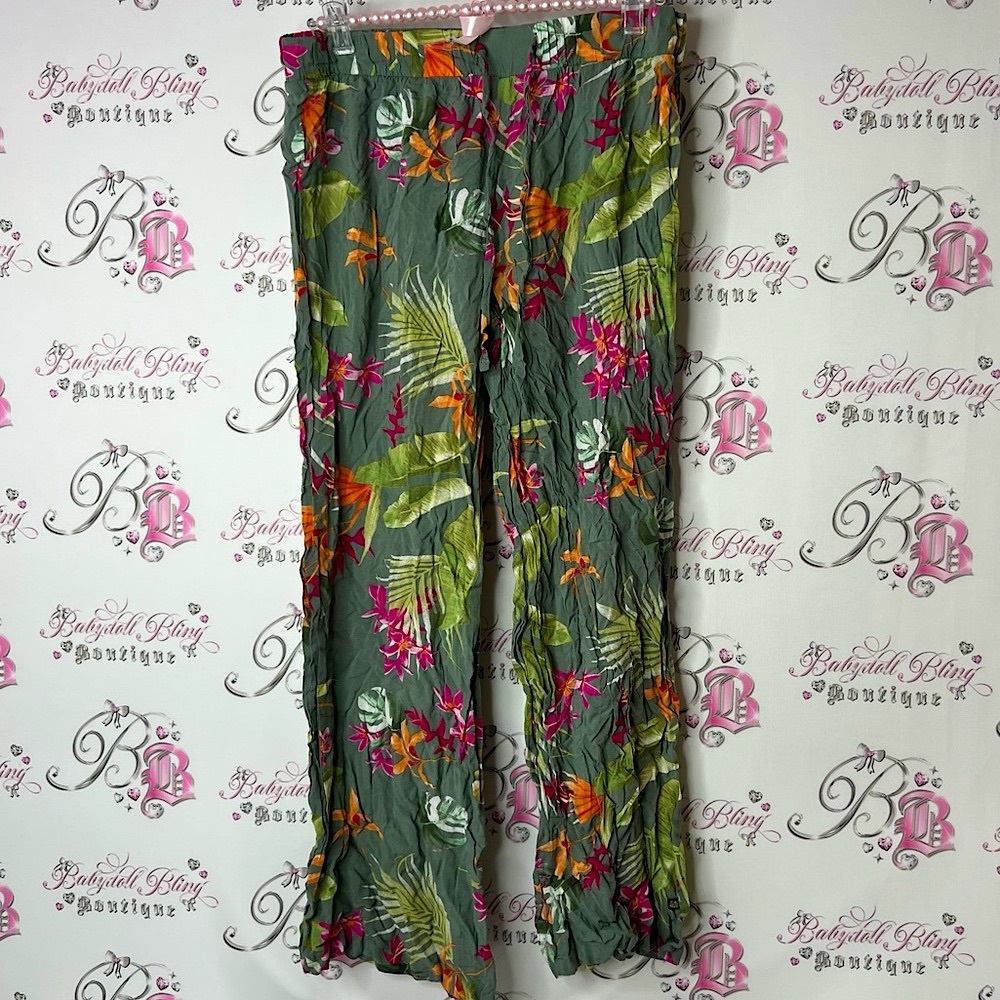 La Vie En Rose pants tropical floral flowers tropics Green Floral Pants